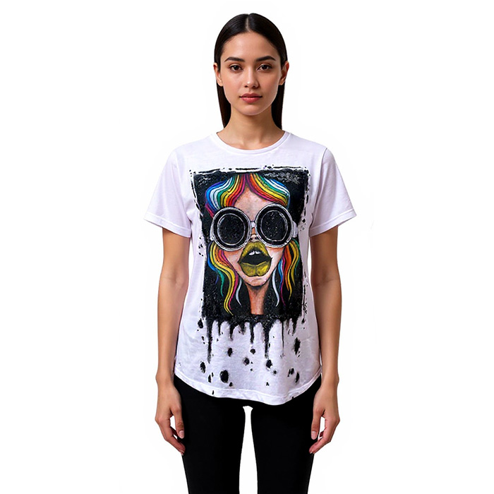 Camiseta blanca impresa con diseño OMG.