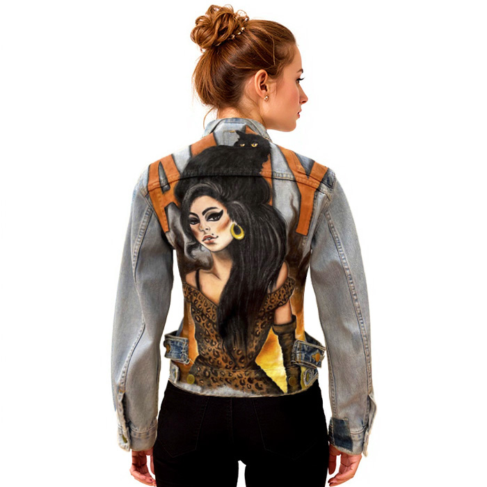 Chaqueta vaquera pintada a mano con diseño de Amy