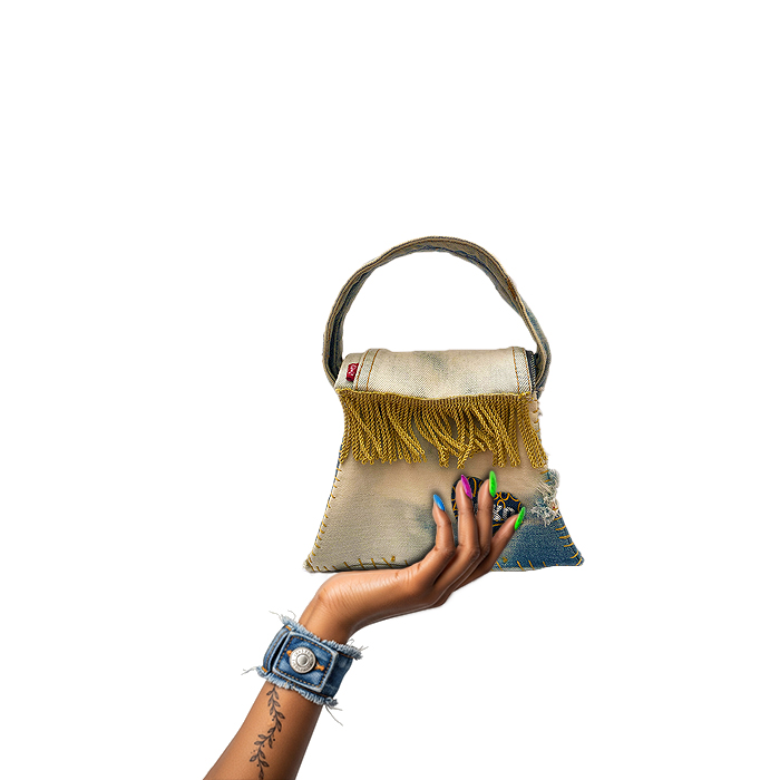 Bolso reciclado de unos viejos jeans de Levi's.
