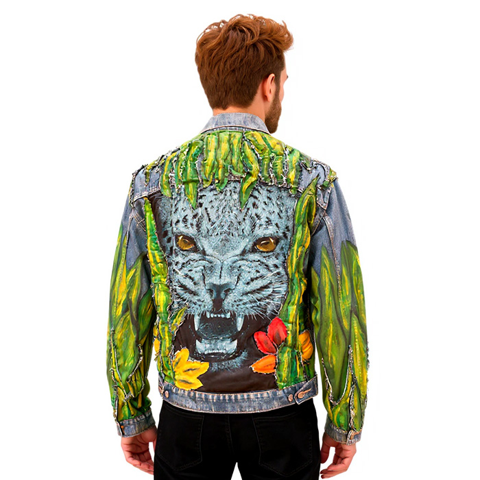 Chaqueta vaquera reciclada y pintada a mano salvajemente