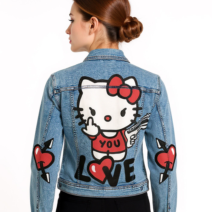 Chaqueta vaquera pintada a mano con diseño de KItty