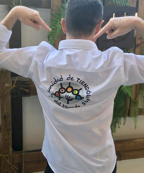 Camisa personalizada con diseño del cliente.