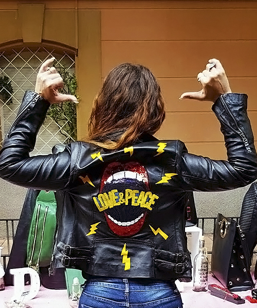 Chaqueta de piel personalizada con parche.
